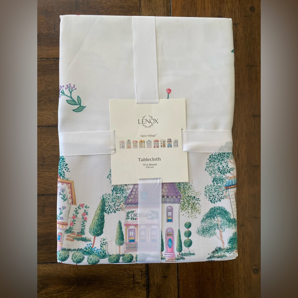 Lenox Spice Village Cottage Print (ROUND) Tablecloth in White